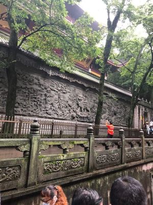 靈隱寺民宿多少錢：價格、體驗與周遭風情之探討